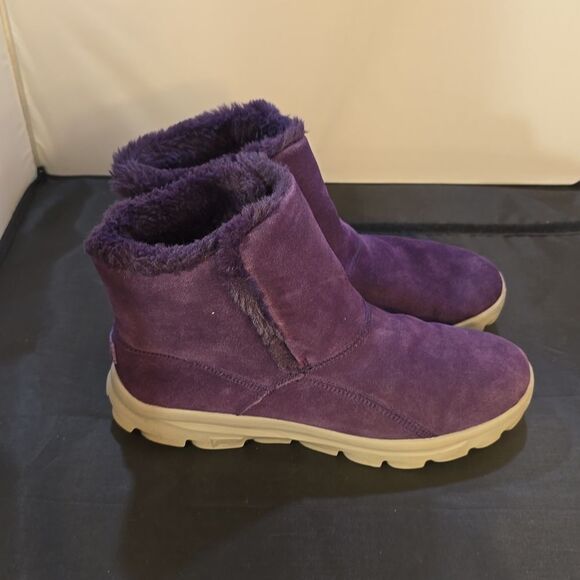 SKECHERS WOMEN'S ON THE GO JOY BUNDLE UP COZY ANKLE BOOTS - Picture 9 of 16